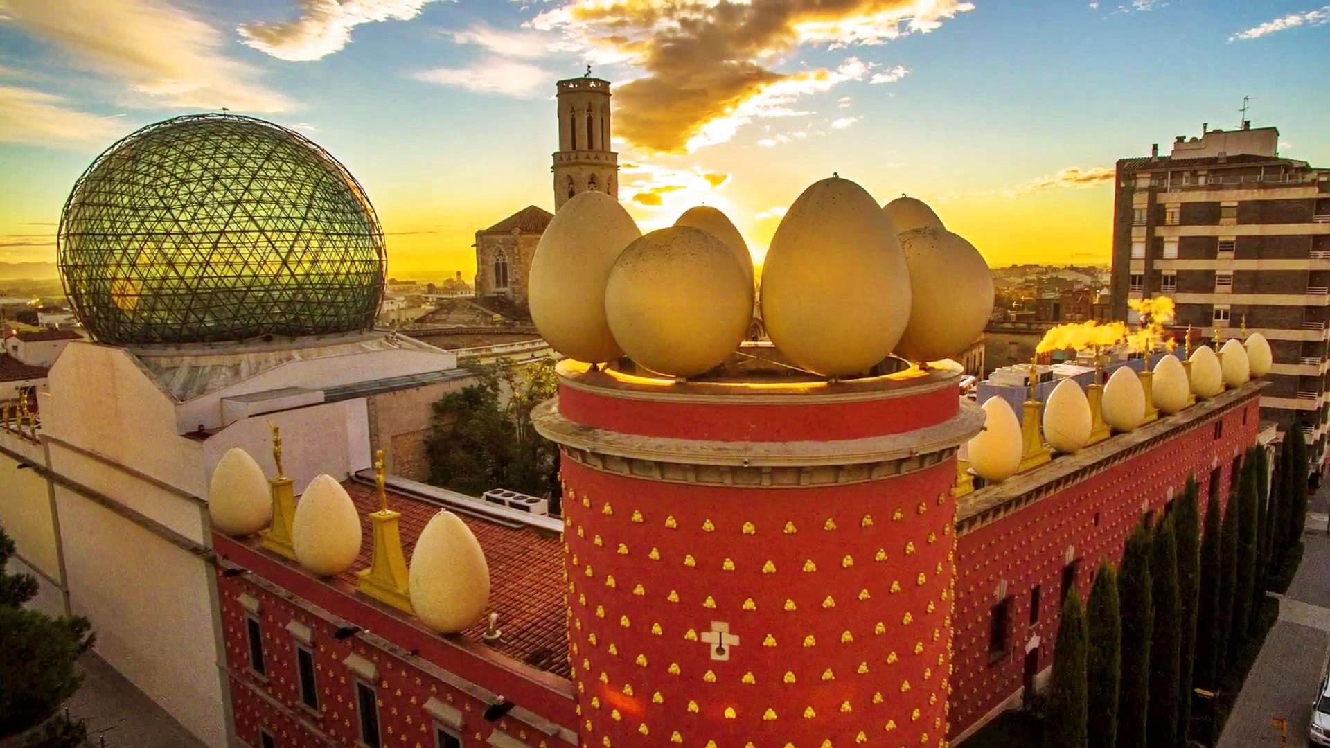 Medieval Girona and Dali Museum in Figueres